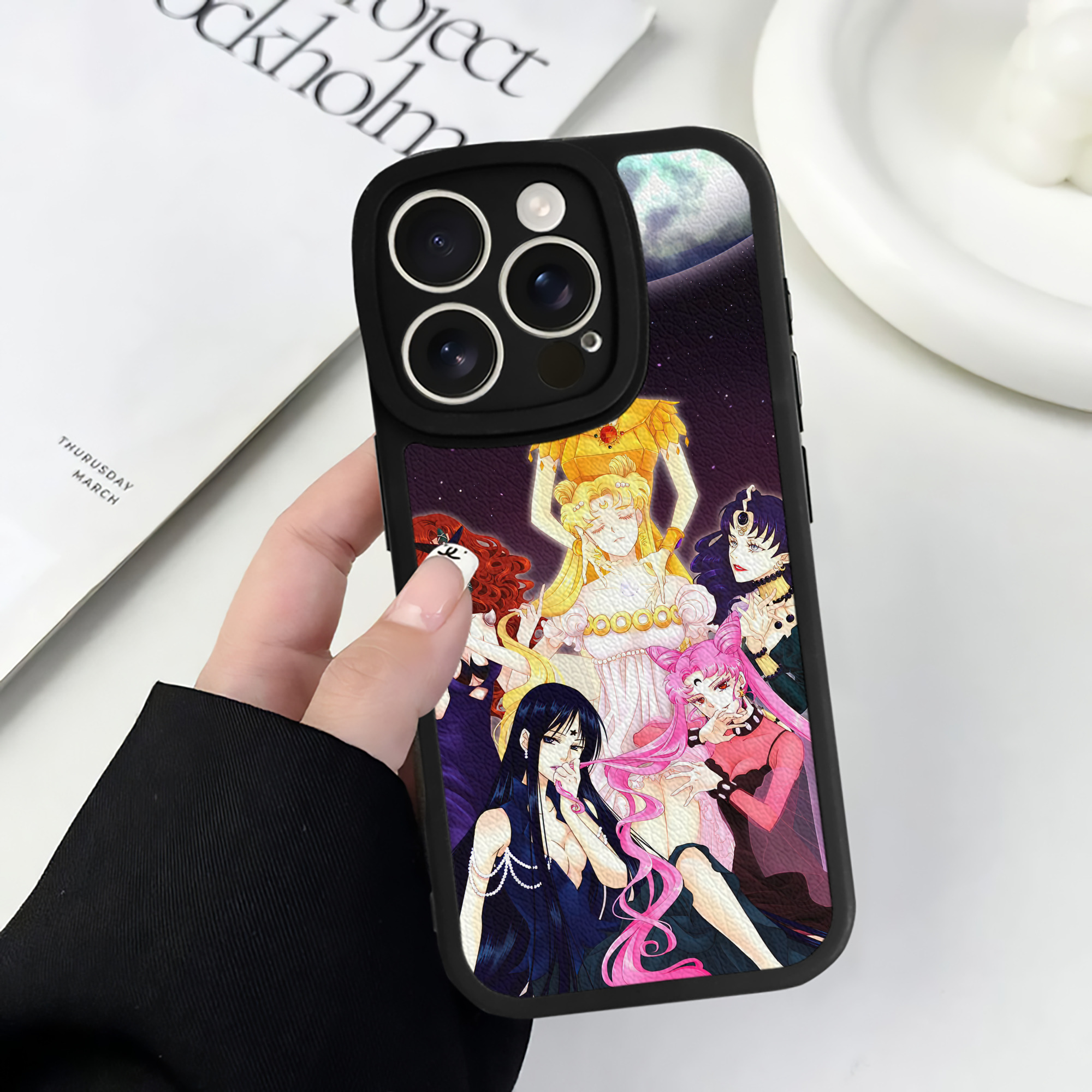 （画像用） 美少女戦士セーラームーン Sailor Moon 【iPhone 16シリーズ対応】シリコンスマホケース（レザー調） 材質：シリコン